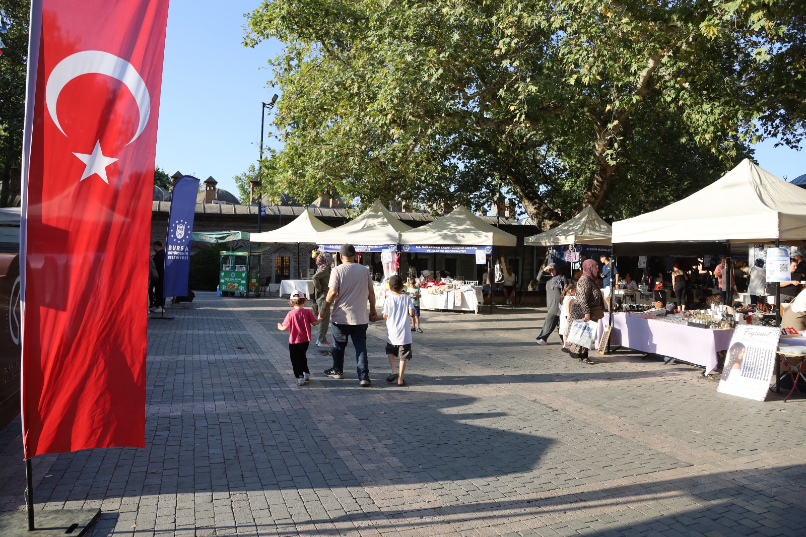 Bursa’da ‘Meydan Kadınların’ Pazarı Yoğun İlgi Görüyor 7 Bursa’da ‘Meydan Kadınların’ Pazarı Yoğun İlgi Görüyor