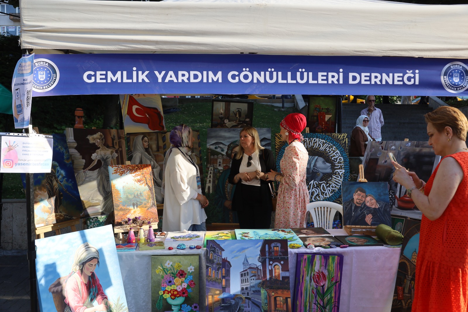 Bursa’da ‘Meydan Kadınların’ Pazarı Yoğun İlgi Görüyor 4 Bursa’da ‘Meydan Kadınların’ Pazarı Yoğun İlgi Görüyor