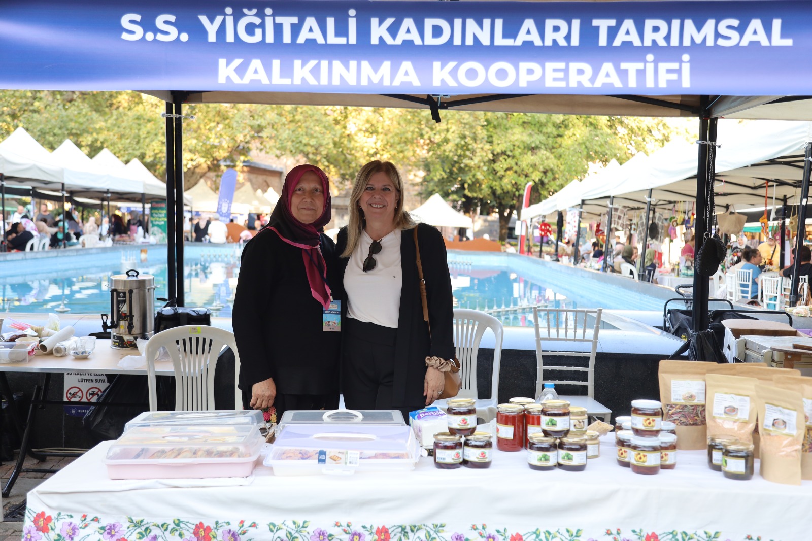 Bursa’da ‘Meydan Kadınların’ Pazarı Yoğun İlgi Görüyor 5 Bursa’da ‘Meydan Kadınların’ Pazarı Yoğun İlgi Görüyor