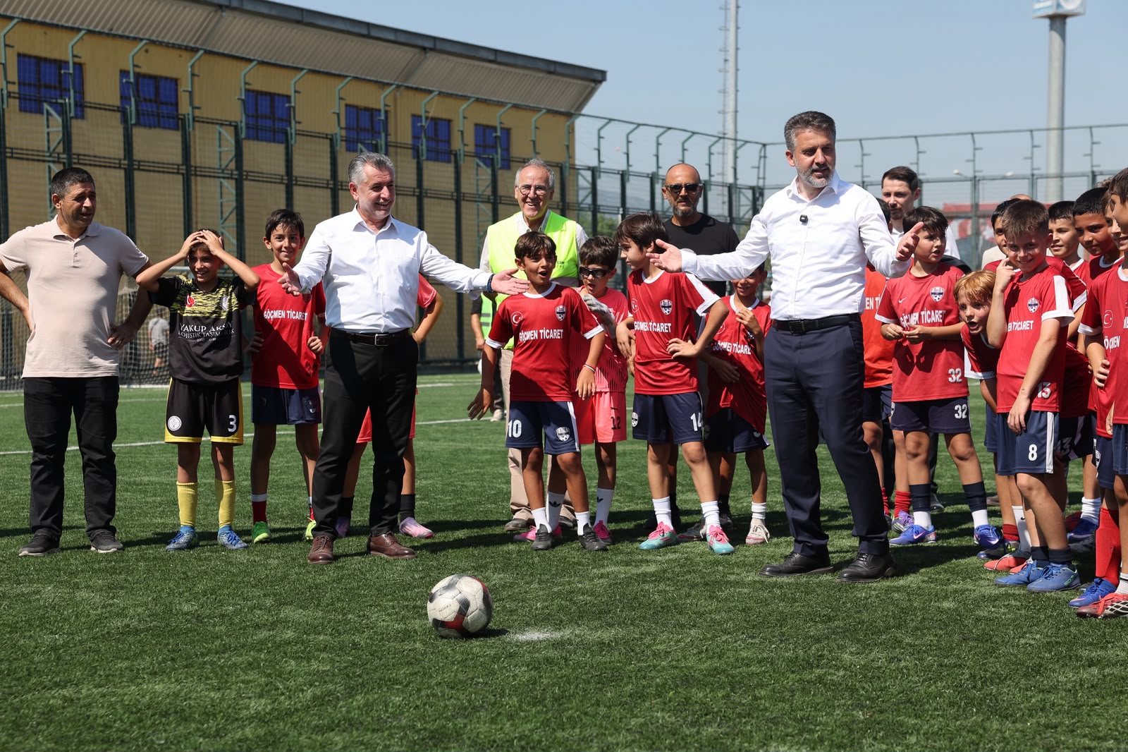 Başkan Vekili Şahin Biba, Şahin Başol Spor Kompleksi'ndeki Çalışmaları İnceledi 6 Başkan Vekili Şahin Biba, Şahin Başol Spor Kompleksi'ndeki Çalışmaları İnceledi