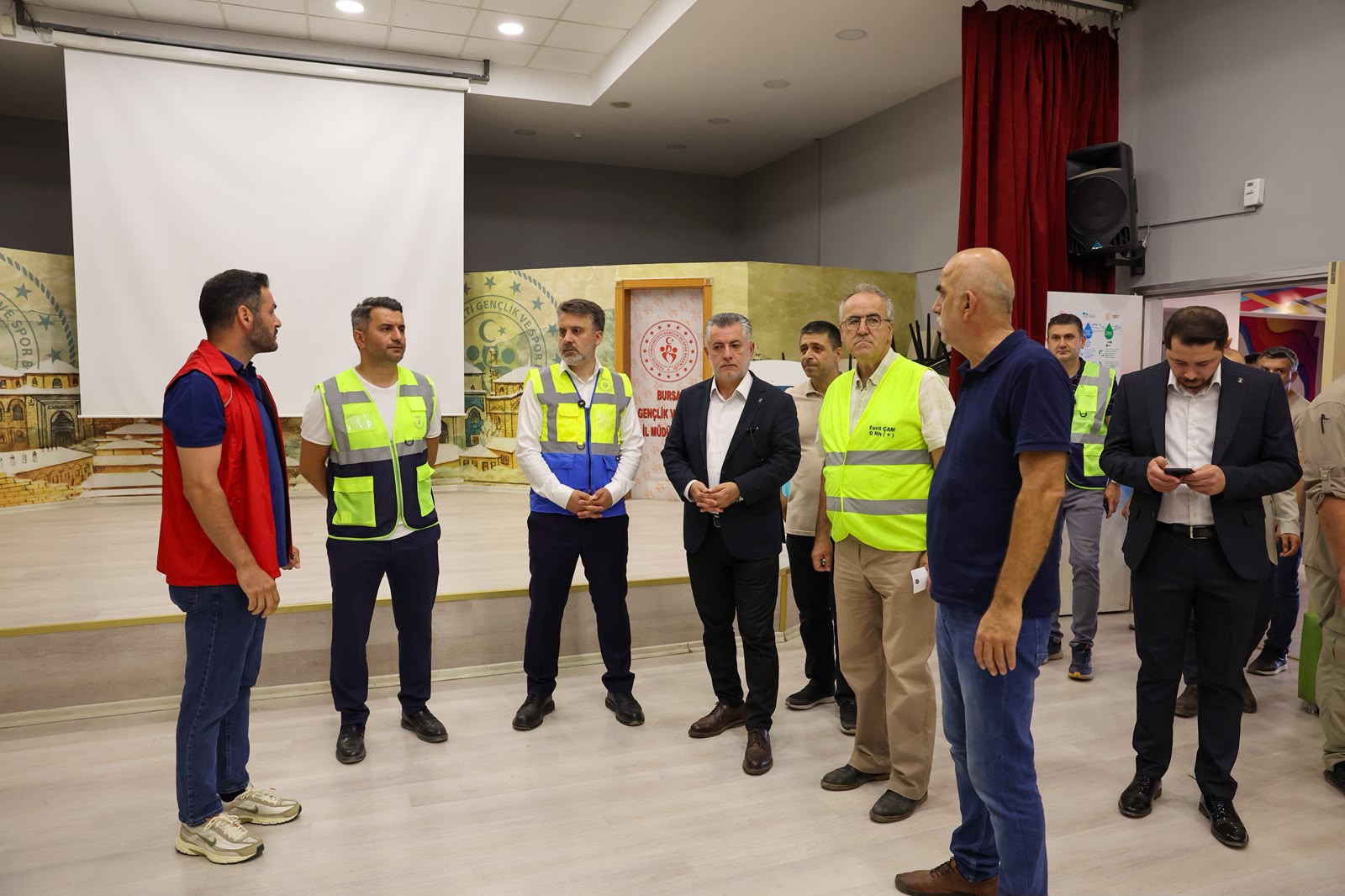 Başkan Vekili Şahin Biba, Şahin Başol Spor Kompleksi'ndeki Çalışmaları İnceledi 9 Başkan Vekili Şahin Biba, Şahin Başol Spor Kompleksi'ndeki Çalışmaları İnceledi