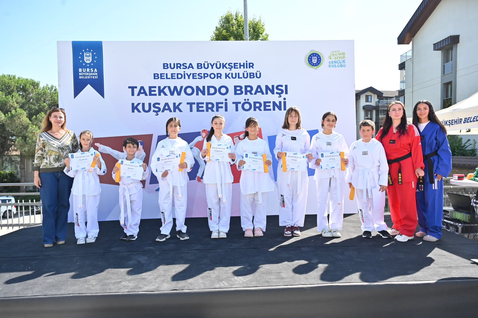 Bursa'da Taekwondo Sporcuları Kuşak Terfi Heyecanı Yaşadı 5 Bursa'da Taekwondo Sporcuları Kuşak Terfi Heyecanı Yaşadı