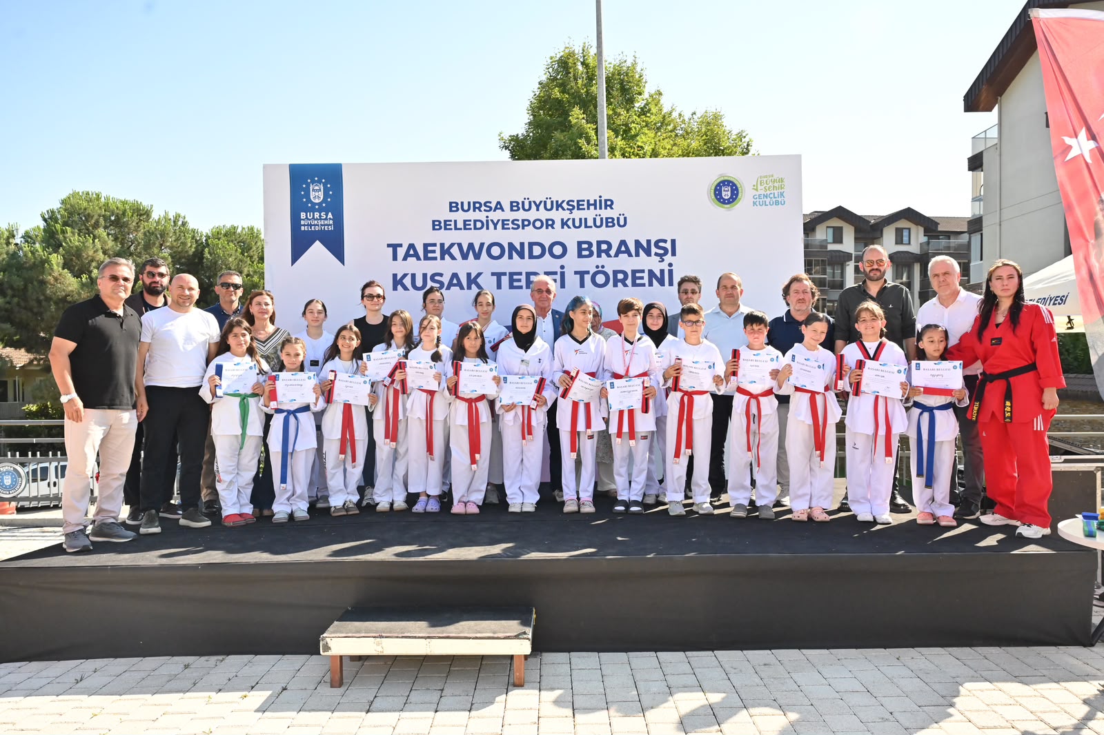 Bursa'da Taekwondo Sporcuları Kuşak Terfi Heyecanı Yaşadı 6 Bursa'da Taekwondo Sporcuları Kuşak Terfi Heyecanı Yaşadı