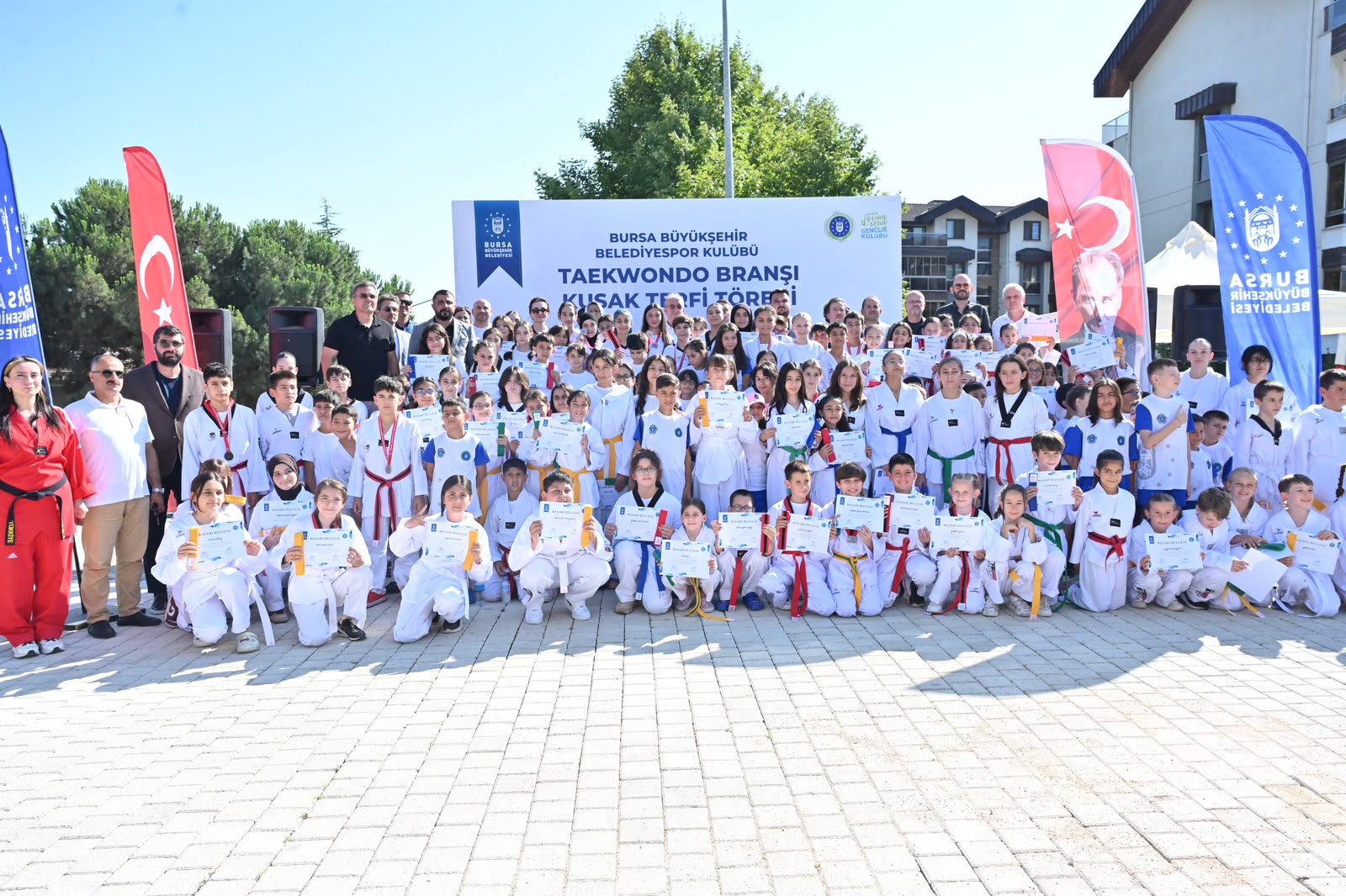 Bursa'da Taekwondo Sporcuları Kuşak Terfi Heyecanı Yaşadı 7 Bursa'da Taekwondo Sporcuları Kuşak Terfi Heyecanı Yaşadı