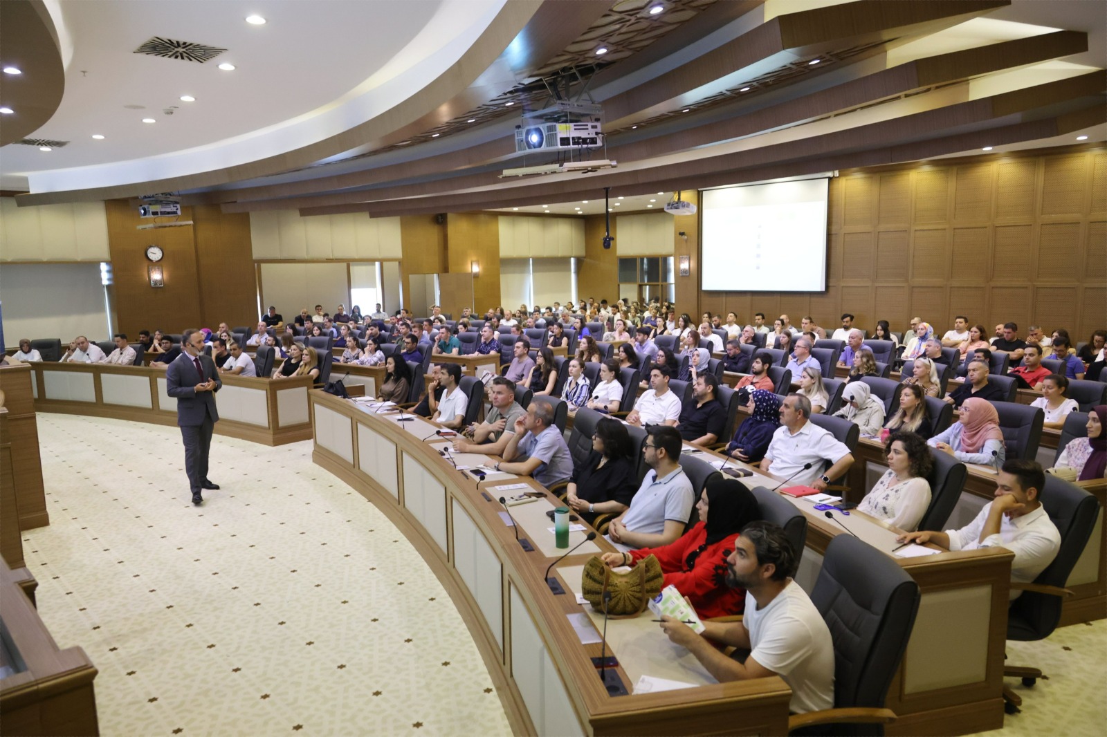 Büyükşehir’den belediye personellerine resmi yazışma kuralları eğitimi