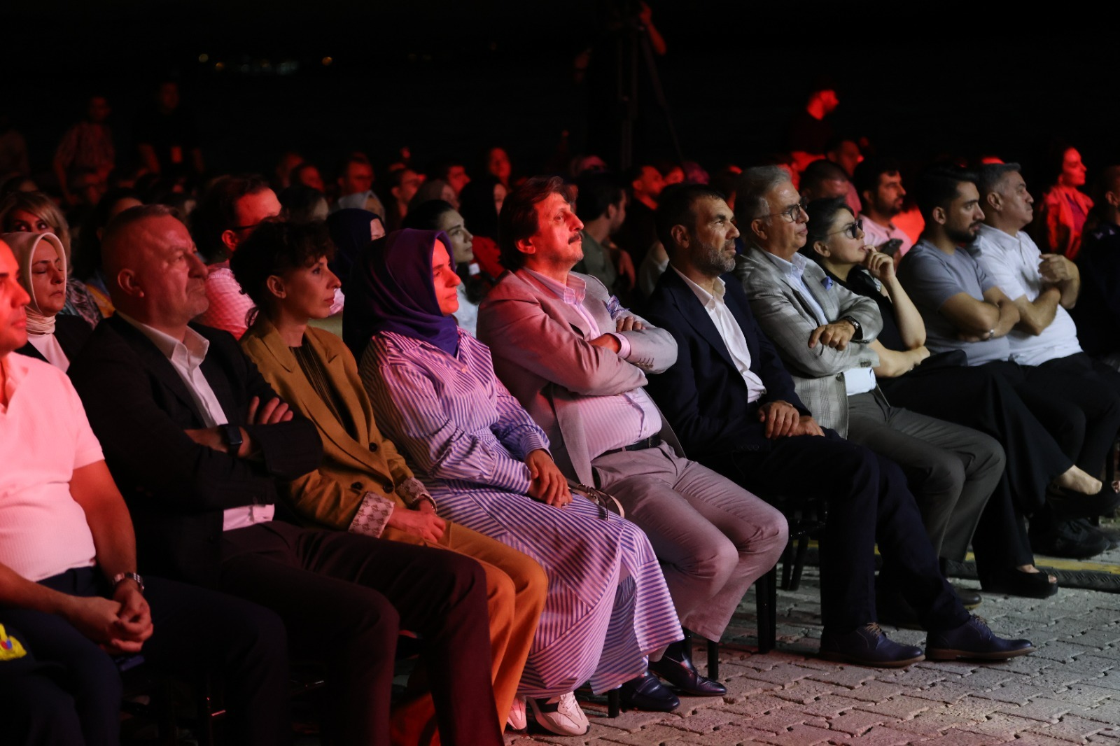 Gölyazı'da 'Ruh Terapisi' Konseriyle Unutulmaz Gece 7 Gölyazı'da 'Ruh Terapisi' Konseriyle Unutulmaz Gece