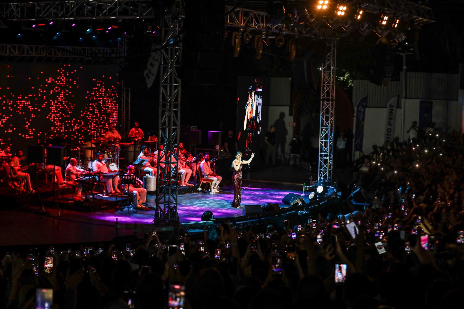 Derya Bedavacı, Kültürpark Açıkhava’da Unutulmaz Bir Konser Verdi