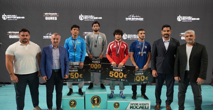 Büyükşehir sporcuları madalyaları topluyor