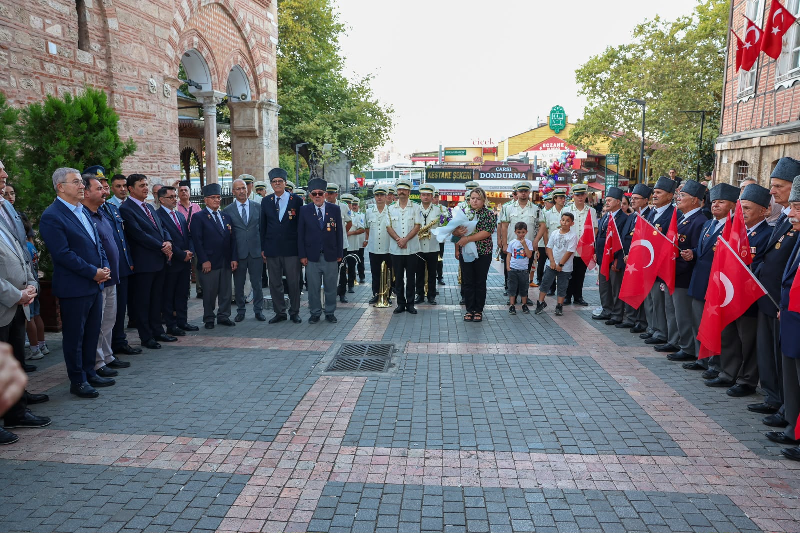 Bursa kurtuluş töreninde Türk bayrağı
