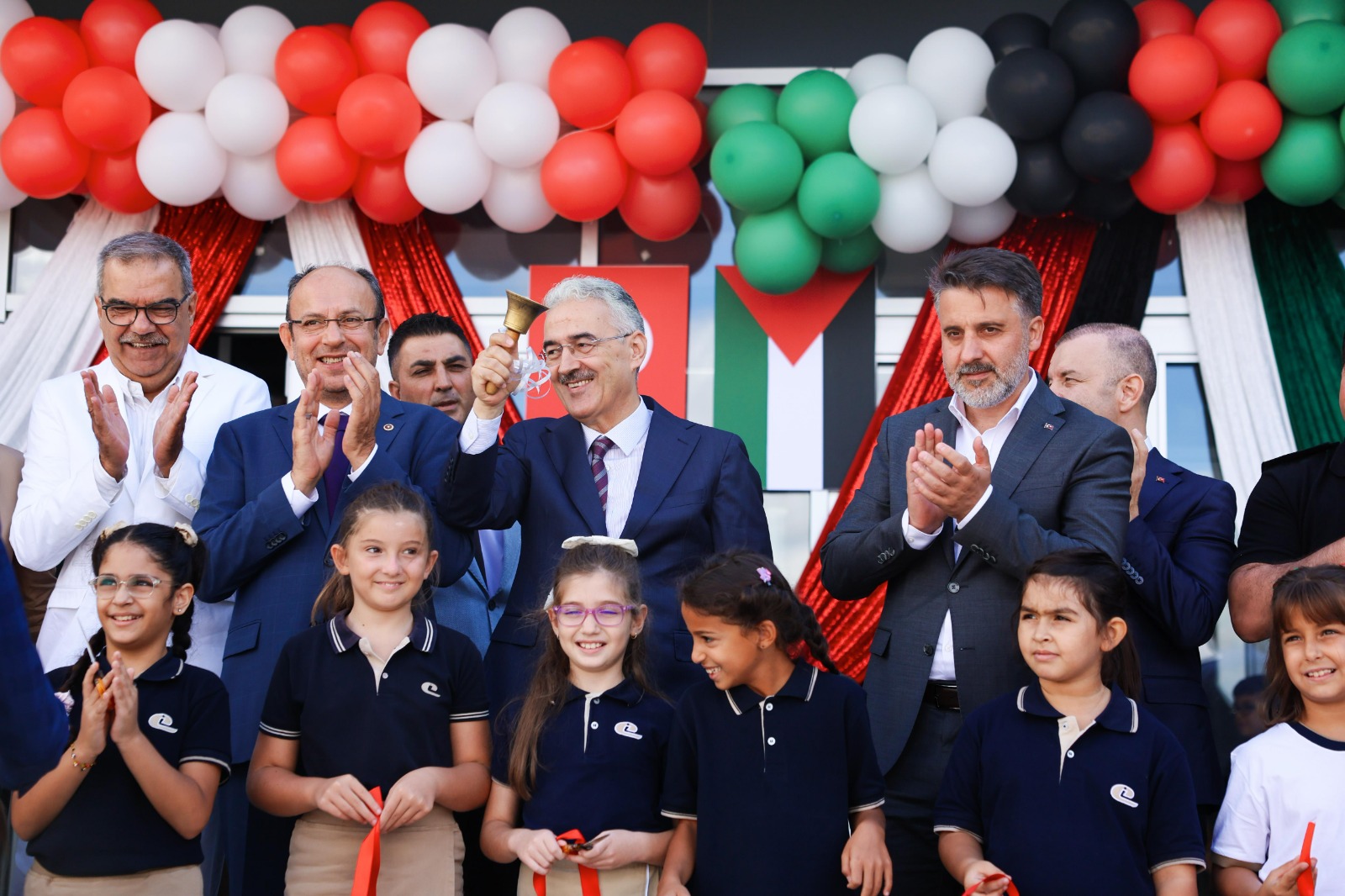 Başkan Vekili Biba, öğrencilerin ilk ders heyecanına ortak oldu