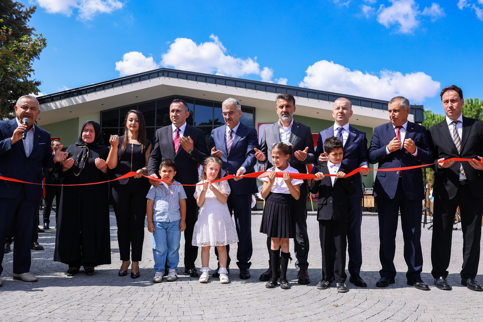 Başkan Vekili Biba, öğrencilerin ilk ders heyecanına ortak oldu