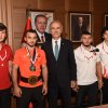 Başkan Altepeden şampiyon güreşçilere ödül 