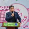Pembe File kansere dikkat çekmek için gerildi 