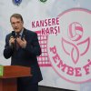 Pembe File kansere dikkat çekmek için gerildi 