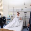 Başkan Aktaş'tan kanser hastalarına karanfil 