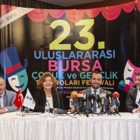 Tiyatronun coşkusu Bursa’yı sardı 