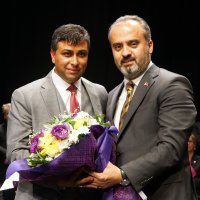 Koro muhtarlar olunca, solist başkan oldu  