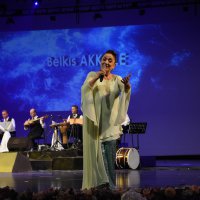 Belkıs Akkale ile sezona merhaba 