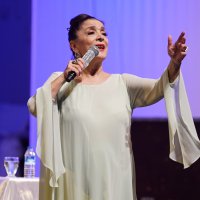 Belkıs Akkale ile sezona merhaba 