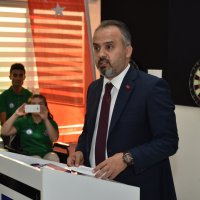 Başkan oturduğu yerden hedefi tutturdu 