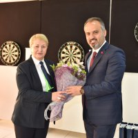 Başkan oturduğu yerden hedefi tutturdu 