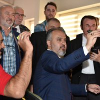 Başkan oturduğu yerden hedefi tutturdu 