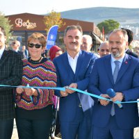 Gemlik meydanı nakış gibi işlendi  