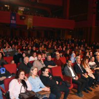 Engelliler tiyatro oyununda hünerlerini sergiledi 