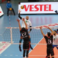 Efeler  yeni yıla galibiyetle başladı 