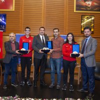 Sporun yıldızları Bursalı gençlerle buluştu  