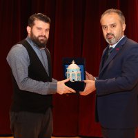 “Gençlere daha güzel bir gelecek hedefliyoruz” 