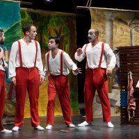 Karnesini alan tiyatroya koştu 