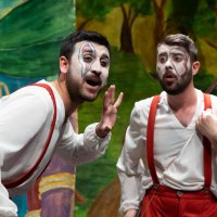 Karnesini alan tiyatroya koştu 