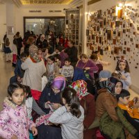 Karnesini alan tiyatroya koştu 