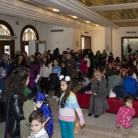 Karnesini alan tiyatroya koştu 