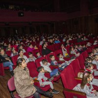 Karnesini alan tiyatroya koştu 