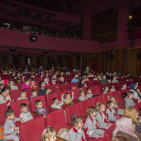 Karnesini alan tiyatroya koştu 