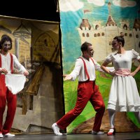 Karnesini alan tiyatroya koştu 