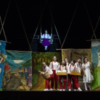 Karnesini alan tiyatroya koştu 