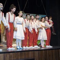 Karnesini alan tiyatroya koştu 