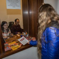 Karnesini alan tiyatroya koştu 