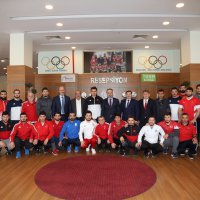 Başkan Aktaş milli güreşçilerle buluştu 