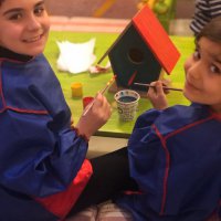 Koca yürekli minik eller 