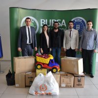 Parmaklıklar ardındaki minik kalpler unutulmadı 