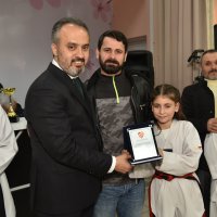 Uçan tekmelerin sertifikası Başkan Aktaş’tan 