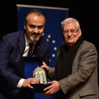 Asım'ın nesli salonlara sığmadı 