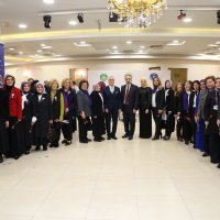 Başkan Aktaş’tan kadınlara karanfil  