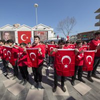 Kahramanlara duygusal anma 