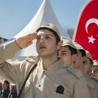 Kahramanlara duygusal anma 