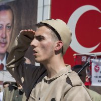 Kahramanlara duygusal anma 